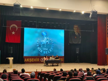 UMUDA DOKUNAN ELLER (HEMŞİRELİK VE MEME KANSERİ DENEYİMİ)